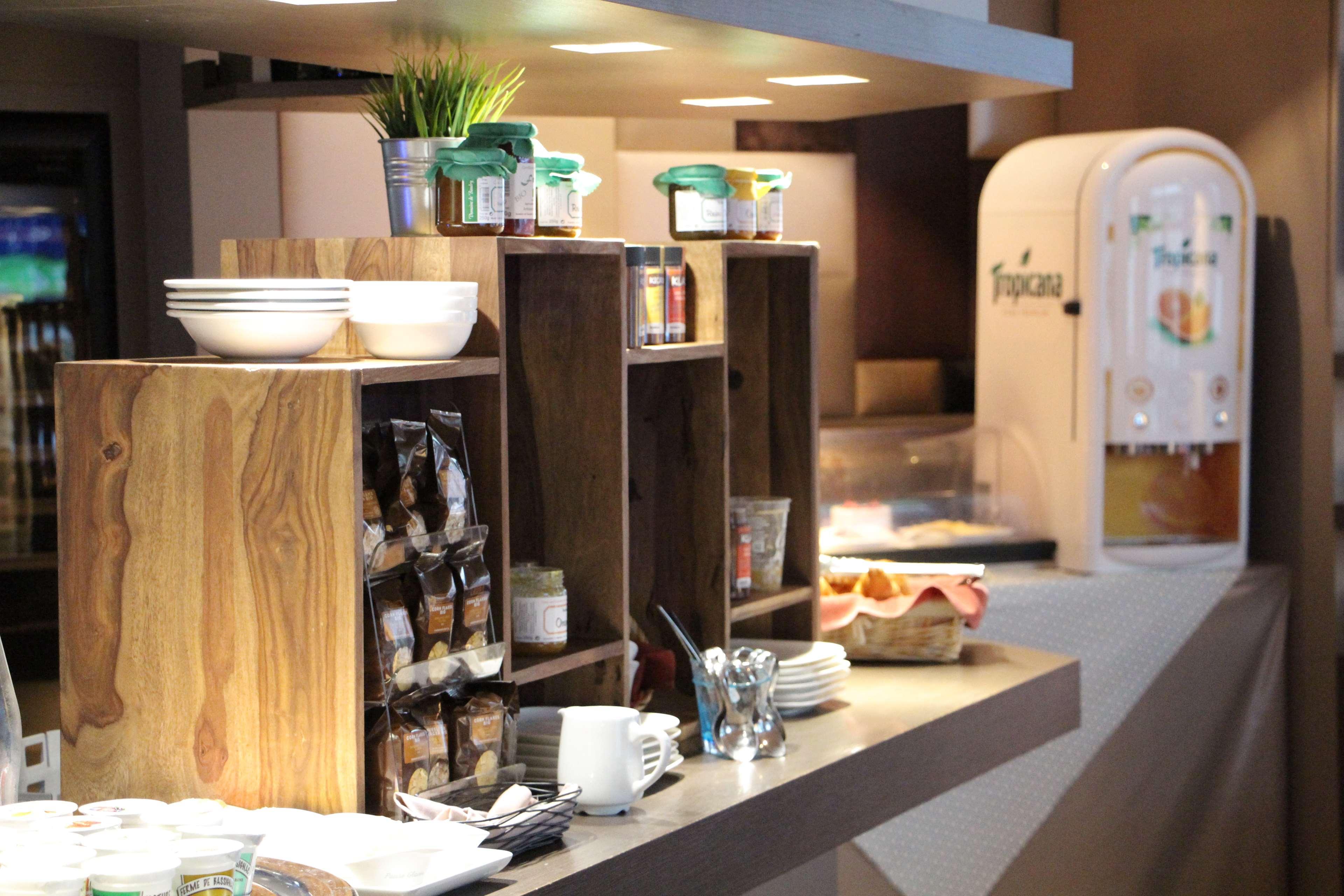 Kyriad Restaurant Centre Spa 维琪 外观 照片