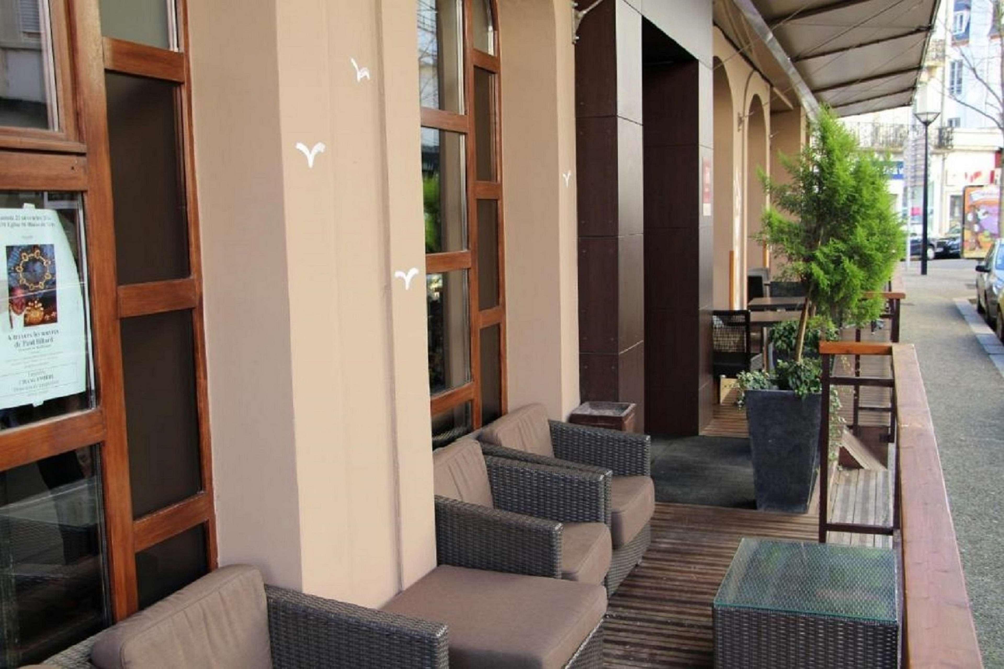 Kyriad Restaurant Centre Spa 维琪 外观 照片